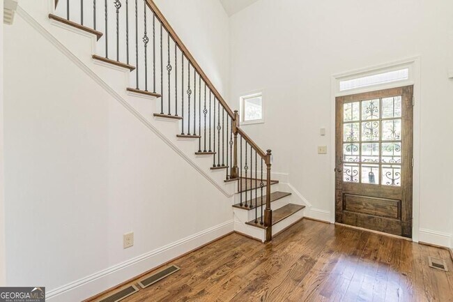 Building Photo - 1410 Eastland Rd SE