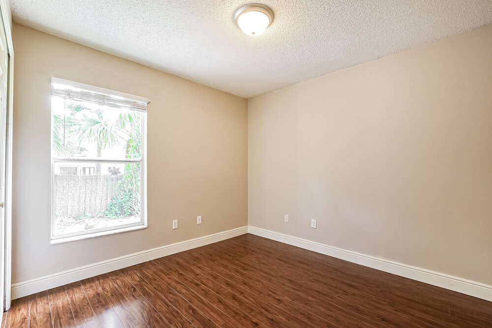 Building Photo - 813 Shell Ln