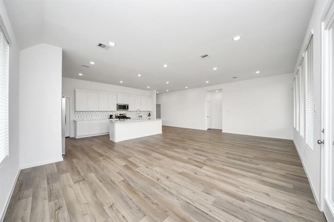 Building Photo - 13407 Harbor Pt Dr