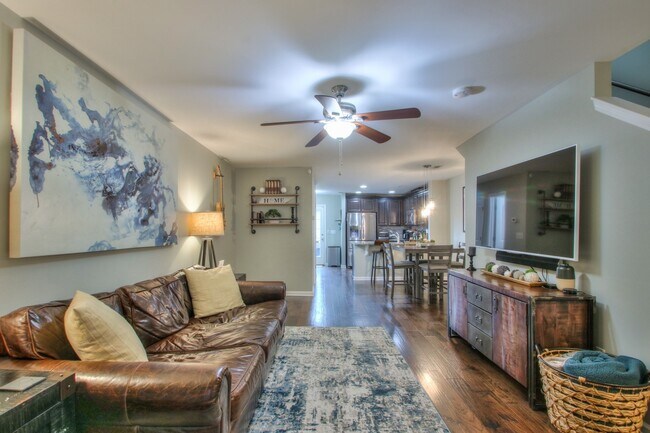 Building Photo - 1215 Riverbrook Dr