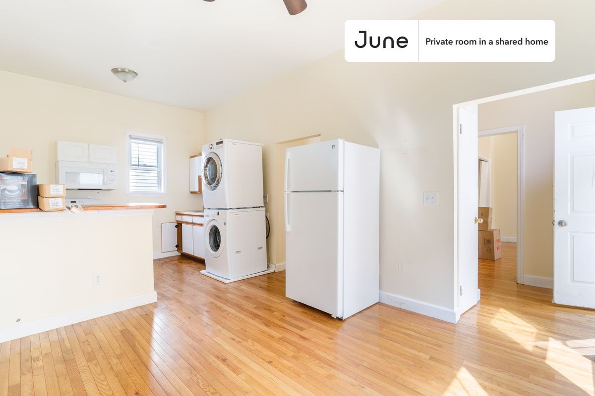 Building Photo - Private bedroom in 2 bed/1 bath Home