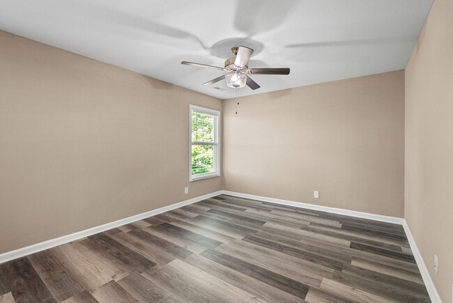 Building Photo - Beautiful 3 Bedroom 2 Full Bath Home For Rent!