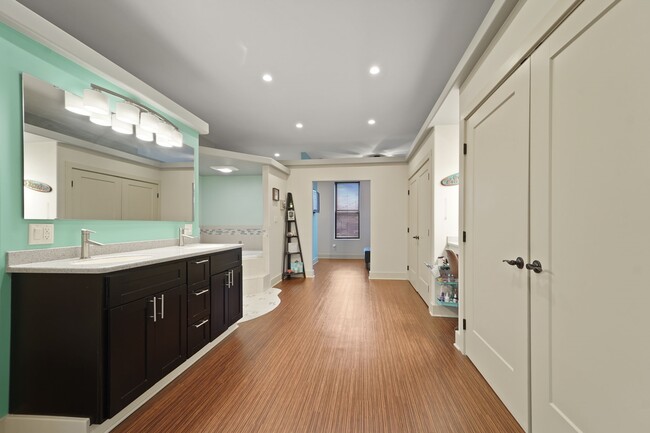 Building Photo - 334 Broad St