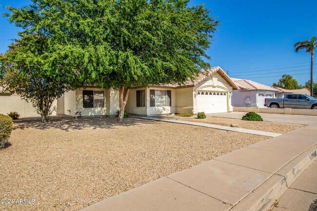 Building Photo - 831 N Swallow Ln