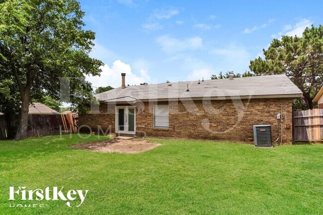 Building Photo - 818 Sandalwood Ln