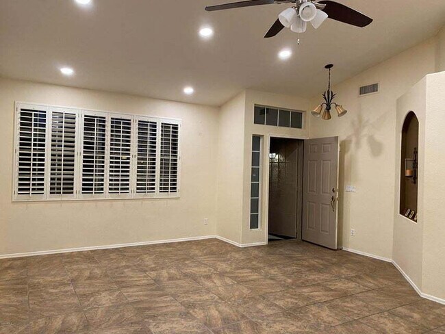 Building Photo - 870 N Madrid Ln