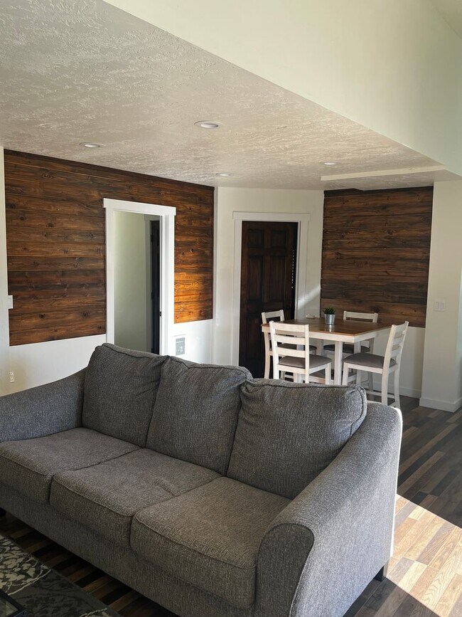 Building Photo - SAM 1718