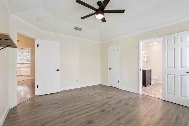 Building Photo - 2310 Sycamore Trail