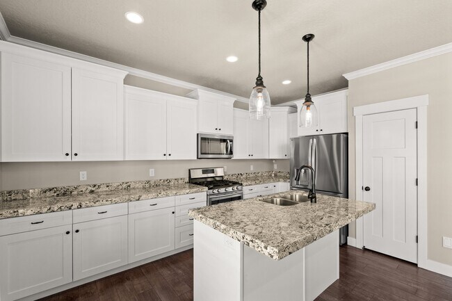 Building Photo - 771 Newfield Dr