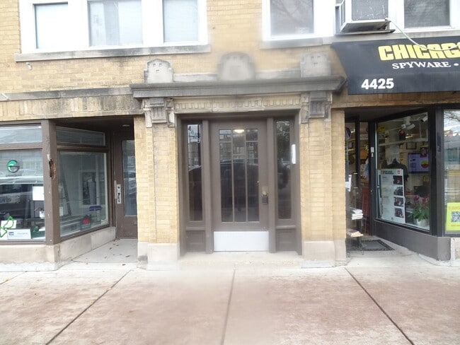 Primary Photo - 4423 W Irving Park Rd