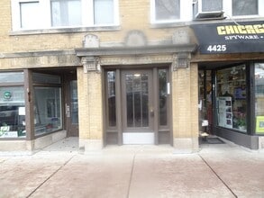 Building Photo - 4423 W Irving Park Rd