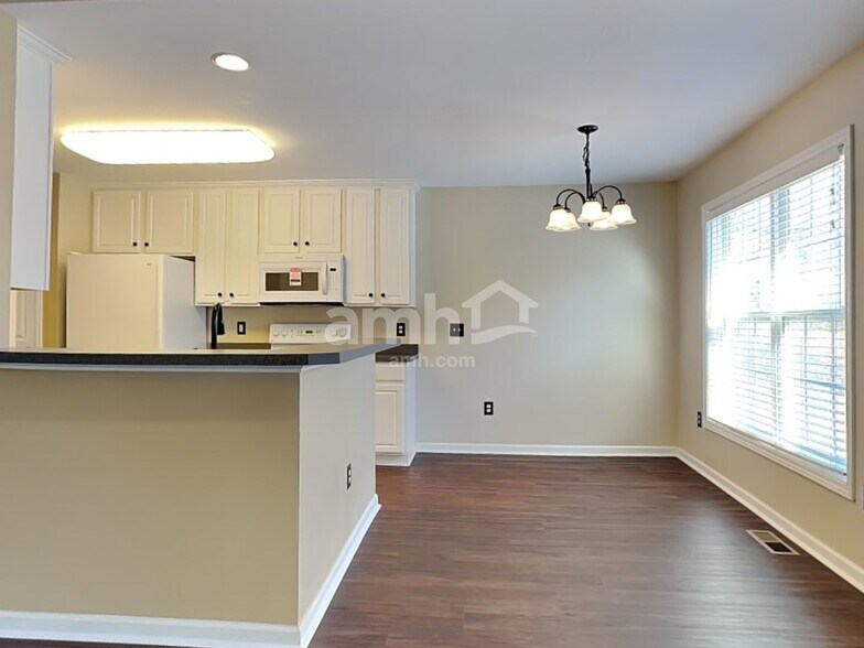 Building Photo - 11 Bittercrest Ct