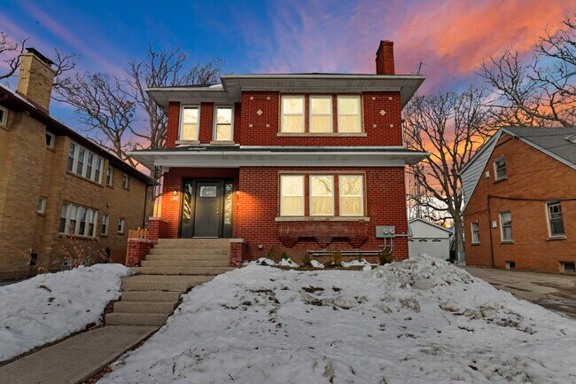 Building Photo - 814 W Keith Ave