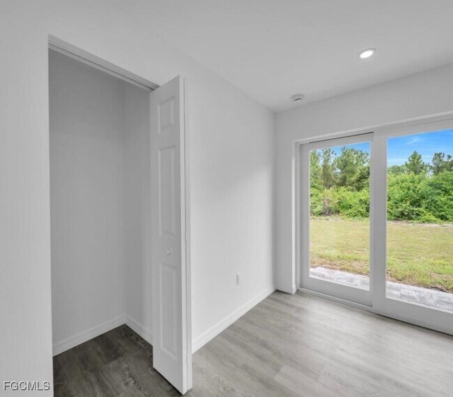 Building Photo - 382 McArthur Blvd