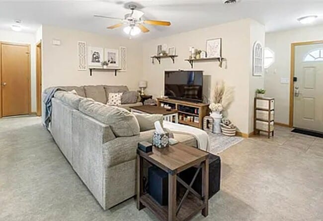 Building Photo - West Side Duplex!
