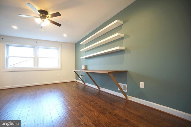 Building Photo - 322 Sugarland Run Dr