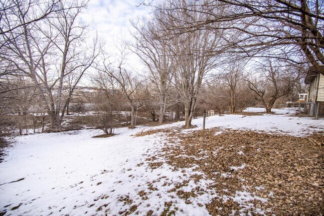 Building Photo - 2826 Bryan Ave