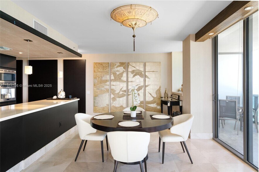 Building Photo - 5875 Collins Ave