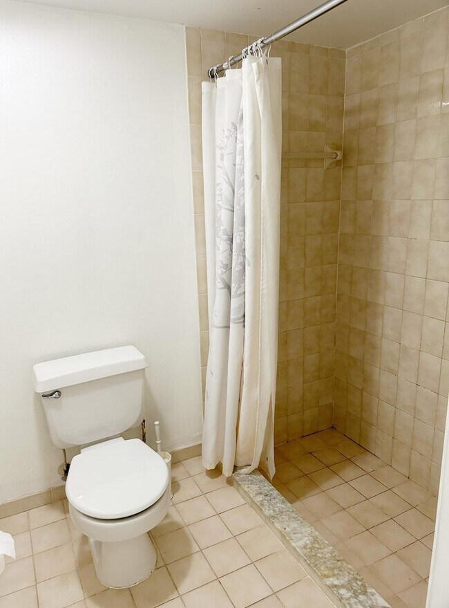 Building Photo - 3000 Norwood Pl