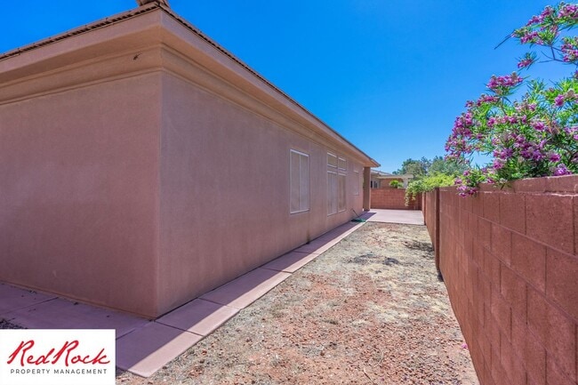 Building Photo - 3 Bedroom Home In Eagle Rock At Snow Canyon With Community Pools