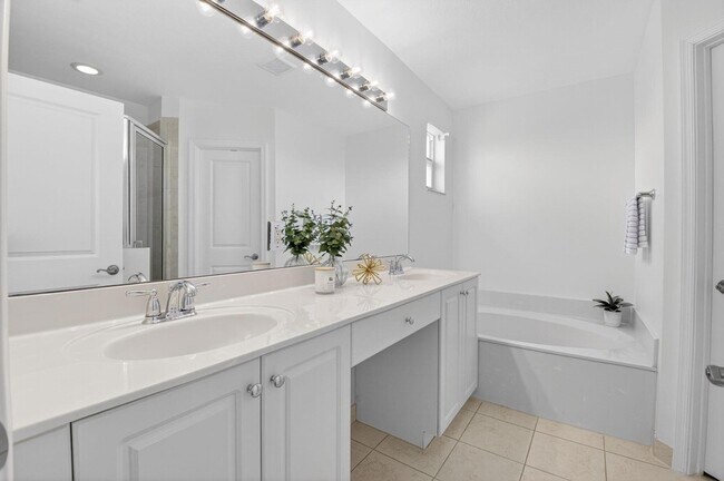 Building Photo - 7409 Sarentino Ln