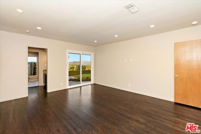 Building Photo - 15451 Longbow Dr