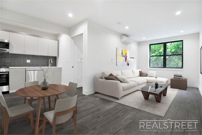 Primary Photo - Grand Spacious 2 Bed in Prime Crown Heights