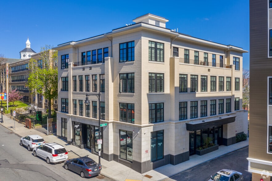 Primary Photo - Valor