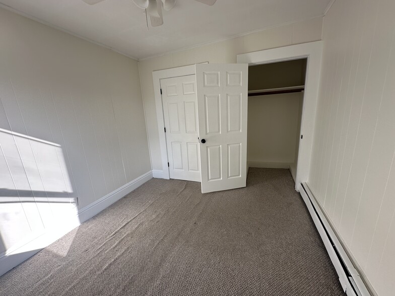 Building Photo - 10 Clinton St