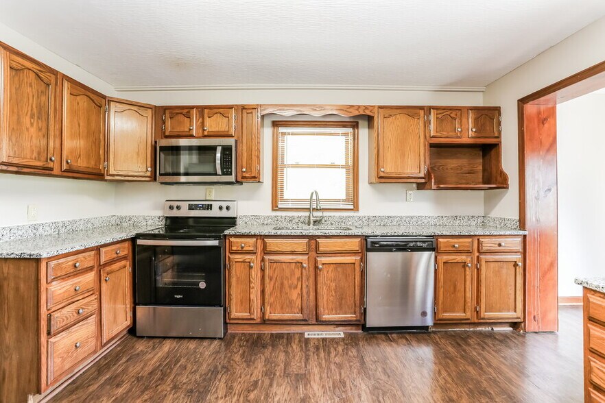 Building Photo - 4745 Summit Rd SW