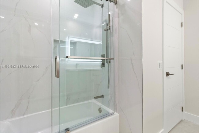 Building Photo - 1261 NE 98th St