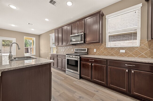 Building Photo - 15711 Huddleston Dr