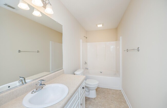 Building Photo - 131 Grove Landing Ct