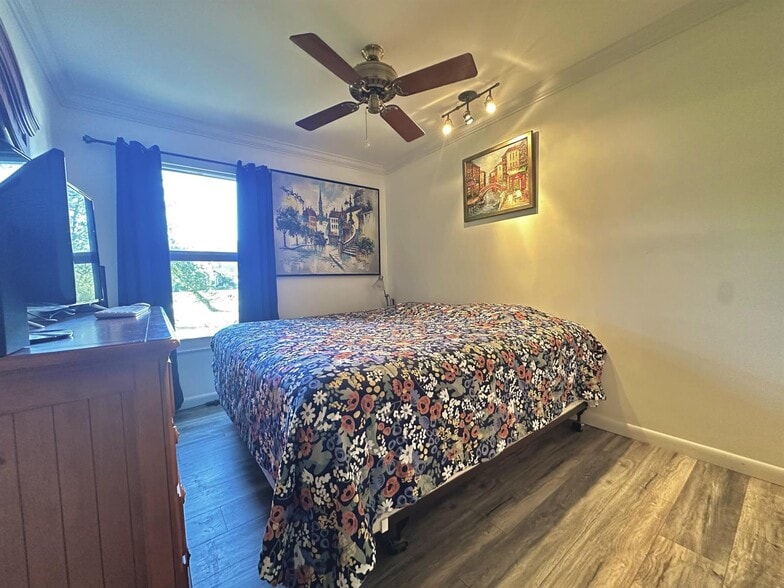 Building Photo - 13619 57th Pl N