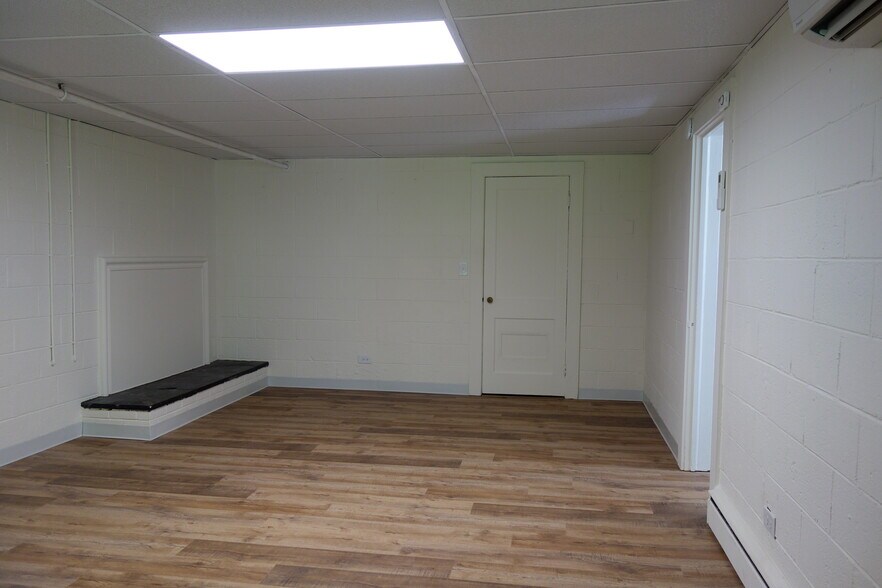 Main room with door to laundry. - 116 Howard Dr