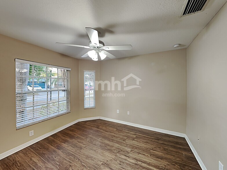 Building Photo - 8125 Alamosa Wood Ave