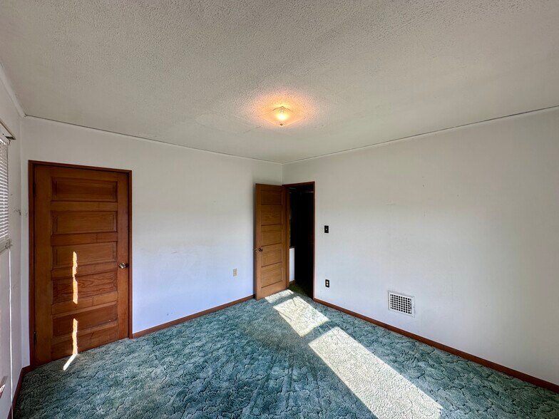 Building Photo - 1413 Laurel Pl