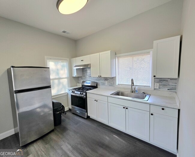 Building Photo - 1156 Clinton Rd