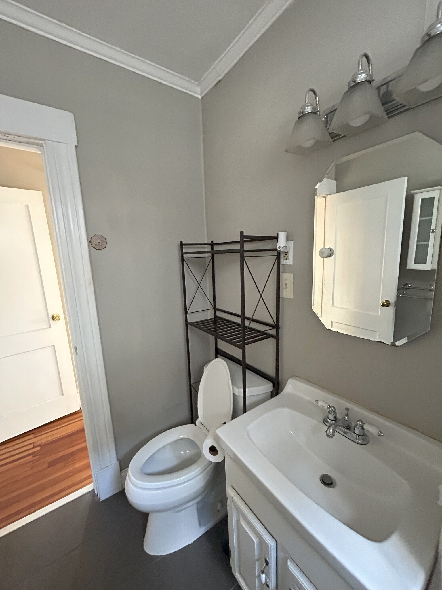 Building Photo - 37 Whitman Ave