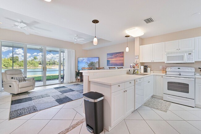 Building Photo - NOW AVAILABLE - Cozy Townhome w/ 1 Car Garage in Fort Myers!