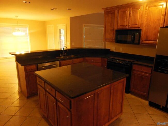 Building Photo - 2604 Little Cove Rd