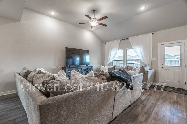 Building Photo - 709 Stonemanor Bay