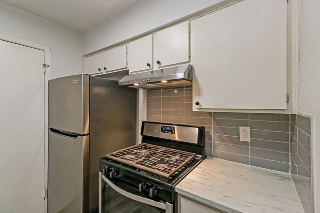 Building Photo - 6710 Wentworth Dr
