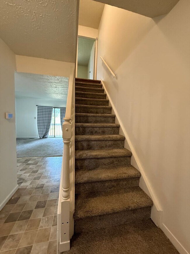 Building Photo - Live Comfortably in Timber Ridge – Just 2 Miles from IU!