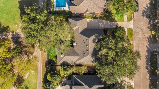 Building Photo - 1122 Wellshire Dr