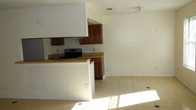 Building Photo - 16610 Quail Park Dr