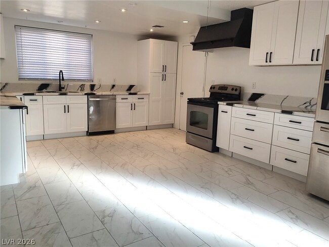 Building Photo - 2005 E Oakey Blvd