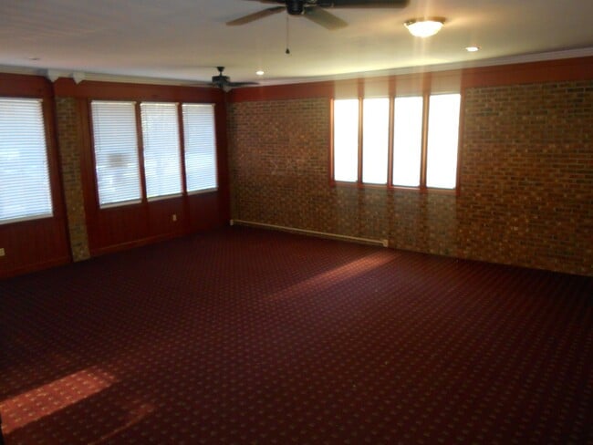 Building Photo - Spacious 3 bedroom, 3 bath home located off HWY 501