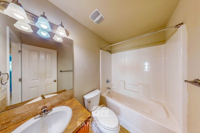 Building Photo - "Cozy" Meets "Modern": 3-Bedroom Home with Dreamy Front Porch Retreat!