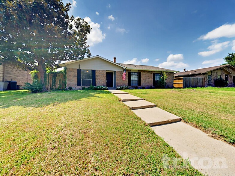 Building Photo - 6127 Larchbrook Dr